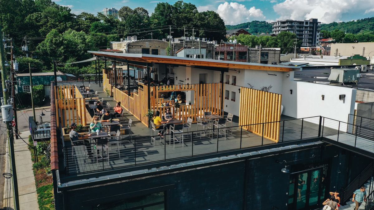 VISUALS Rooftop Bar